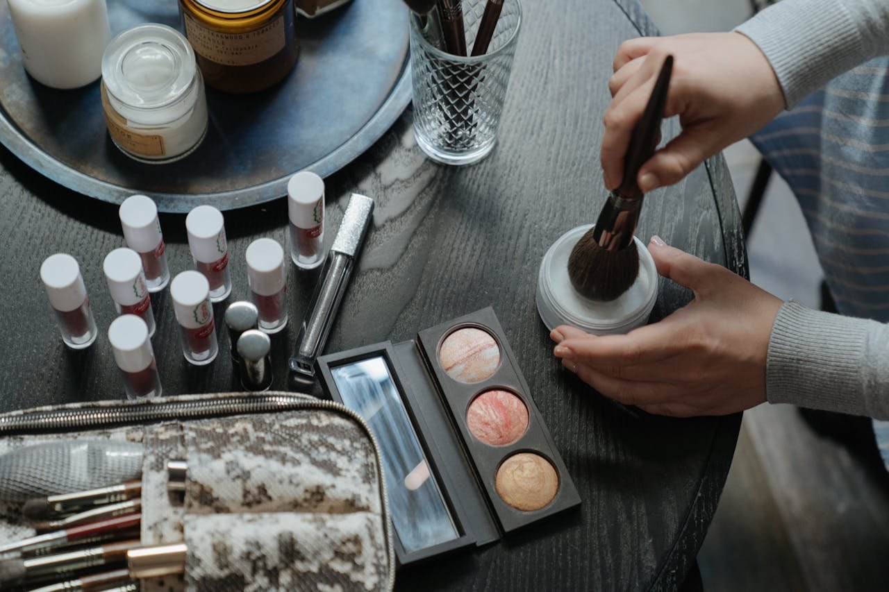 Maquillajes sobre la mesa